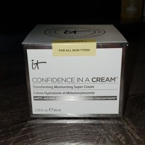 it cosmetics Other - It Cosmetics Confidence in a Cream Moisturizer it cosmetics Other - It Cosmetics Confidence in a Cream Moisturizer